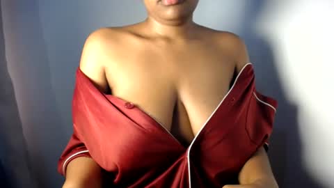 Snapshot of esmeray_ chatting on 06.29.26 Esme online show from 06.29.26