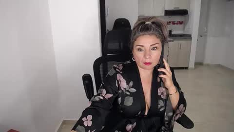Snapshot of esperanza86_ chatting on 05.15.26 Juliana online show from 05.15.26