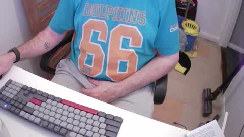 Snapshot of essex_wild chatting on 11.14.25 Morph online show from 11.14.25