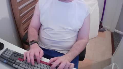 Snapshot of essex_wild chatting on 05.08.26 Morph online show from 05.08.26