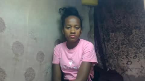 Snapshot of estancelee chatting on 06.20.26 estancelee online show from 06.20.26