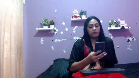 Snapshot of estefania_5 chatting on 02.04.25 Estefania 5 online show from 02.04.25