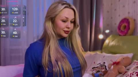 Snapshot of estella_elwood chatting on 01.08.26 Estella online show from 01.08.26