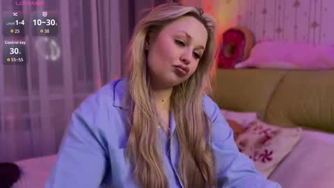 Snapshot of estella_elwood chatting on 01.19.26 Estella online show from 01.19.26