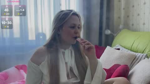 Snapshot of estella_elwood chatting on 02.03.26 Estella online show from 02.03.26