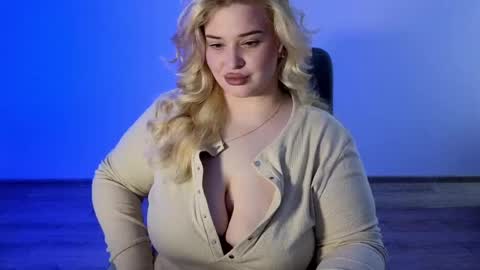 Estelle online show from 04.03.26