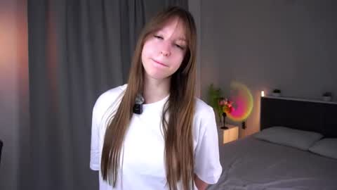 Snapshot of estellemarston chatting on 07.20.26 Lily online show from 07.20.26