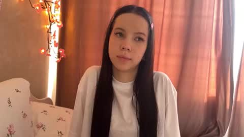 Snapshot of estellezdebski chatting on 07.04.26 estellezdebski online show from 07.04.26