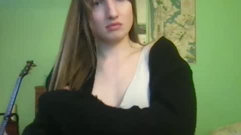 Esther Grey online show from 02.06.25