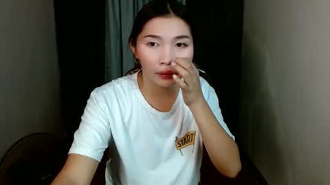 Snapshot of estherlust chatting on 04.18.26 IRIS online show from 04.18.26