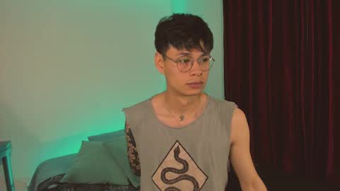 Snapshot of estmonnn chatting on 11.08.25 Esteban online show from 11.08.25