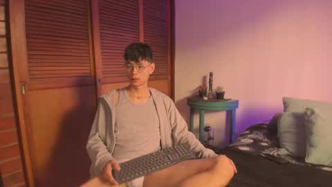 Snapshot of estmonnn chatting on 11.13.25 Esteban online show from 11.13.25