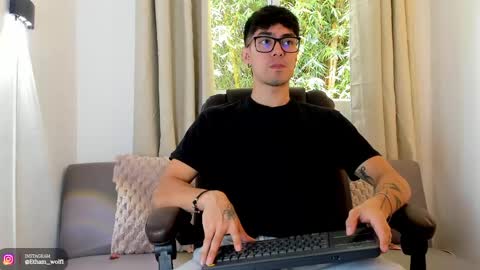 etham_wolf1 online show from 04.25.26