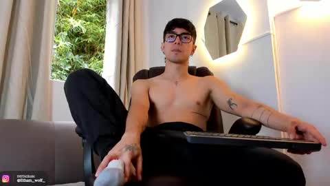 etham_wolf1 online show from 05.25.26