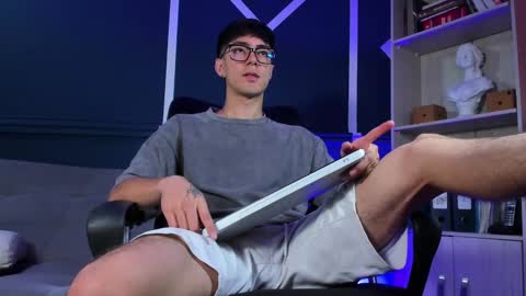 Snapshot of etham_wolf_ chatting on 09.24.25 Etham online show from 09.24.25