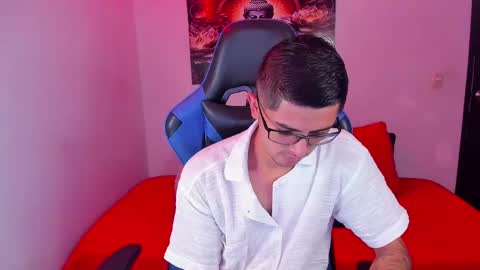 Snapshot of ethan_sai01 chatting on 11.12.25 ETHAN SAI online show from 11.12.25