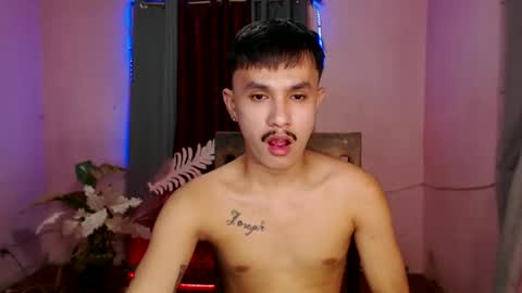 Snapshot of ethan_uwuxx chatting on 02.20.25 DAVE online show from 02.20.25