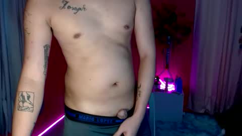 Snapshot of ethan_uwuxx chatting on 10.09.25 DAVE online show from 10.09.25