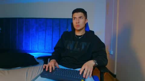 ethanconnor_ online show from 10.04.25