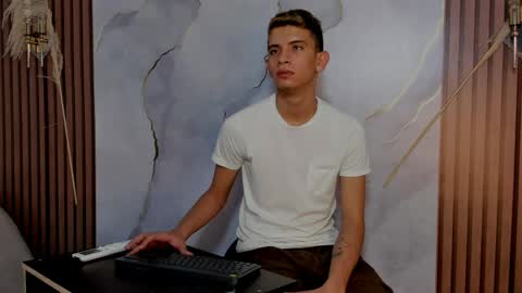 ethanhot_os online show from 04.12.26