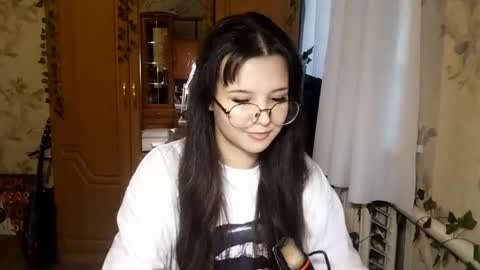 Snapshot of eugeniecarrubba chatting on 05.29.26 Lily 1st day online show from 05.29.26