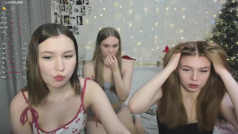 Veronica Tiia Lilith left to right online show from 12.30.24