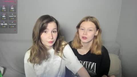 Veronica Tiia Lilith left to right online show from 09.24.25