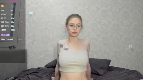 Veronica Tiia Lilith left to right online show from 03.28.26