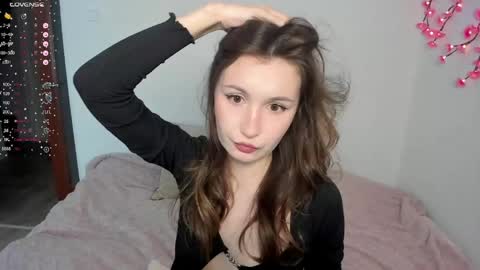 Veronica Tiia Lilith left to right online show from 04.11.26