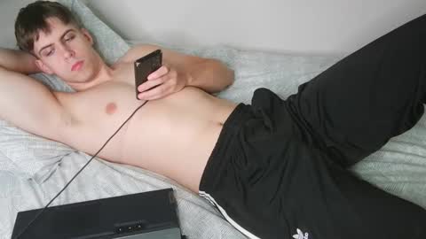 Snapshot of europeanjock chatting on 10.24.25 europeanjock online show from 10.24.25