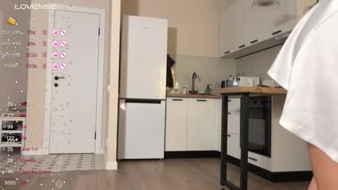 Snapshot of eva_collins_x chatting on 12.04.25 Eva online show from 12.04.25