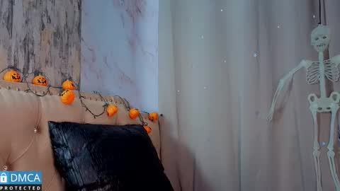 eva delight online show from 10.18.25