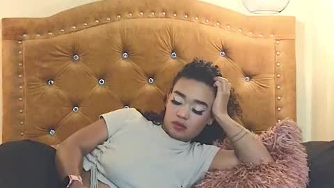 Eva Foxs  online show from 11.22.25