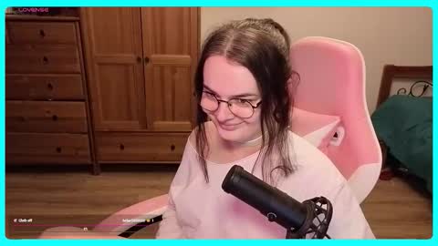 Snapshot of eva_katt chatting on 10.10.25 Gamer Katt online show from 10.10.25