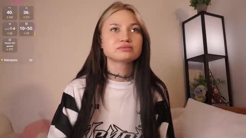 Snapshot of eva_pixie chatting on 09.18.25 Eva online show from 09.18.25