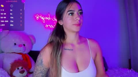 Snapshot of eva_shinee_ chatting on 10.01.25 Eva Shinee online show from 10.01.25