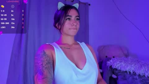 Snapshot of eva_shinee_ chatting on 12.18.25 Eva Shinee online show from 12.18.25