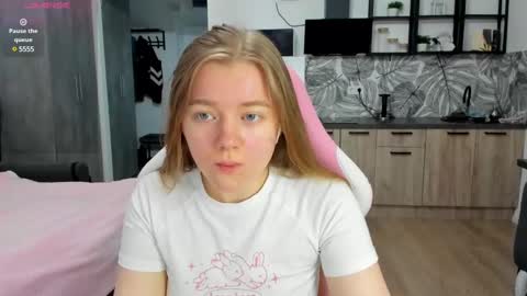 Snapshot of eva_tomiok chatting on 12.22.24 Eva online show from 12.22.24