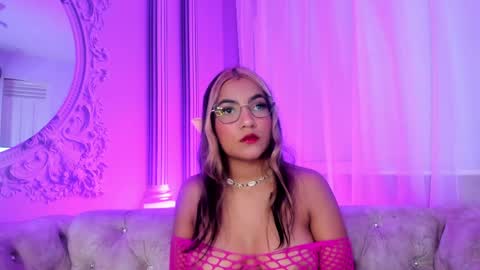 Snapshot of evaa_honey chatting on 05.12.26 evaa_honey online show from 05.12.26