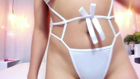 Snapshot of evaa_honey chatting on 05.17.26 evaa_honey online show from 05.17.26