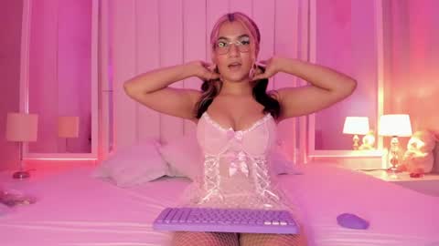 Snapshot of evaa_honey chatting on 05.27.26 evaa_honey online show from 05.27.26
