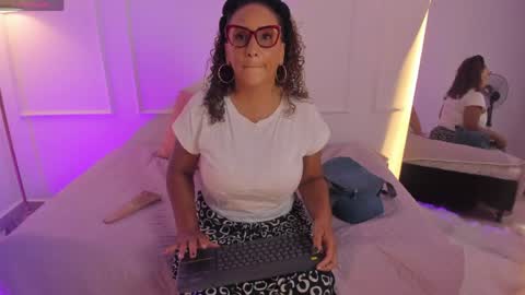 Snapshot of evaa_mills chatting on 04.29.26 Eva online show from 04.29.26