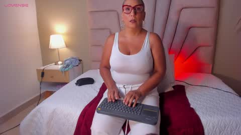 Snapshot of evaa_mills chatting on 05.04.26 Eva online show from 05.04.26