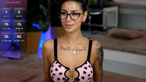 Snapshot of evaamanti chatting on 11.09.25 Eva online show from 11.09.25