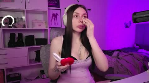 Snapshot of evajevylove chatting on 04.02.26 Eva online show from 04.02.26