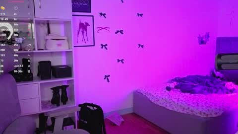 Snapshot of evajevylove chatting on 04.04.26 Eva online show from 04.04.26