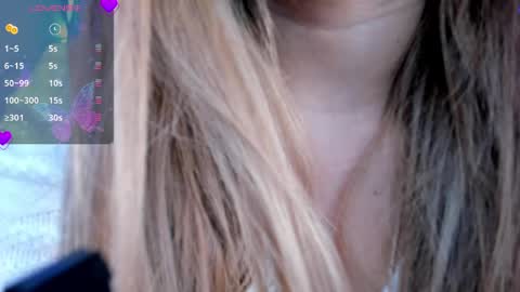 Snapshot of evaloviaa_ chatting on 04.30.26 Eva online show from 04.30.26