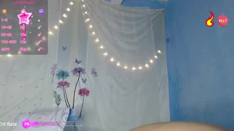 Snapshot of evaluna_horny_ chatting on 12.18.24 evaluna horny online show from 12.18.24