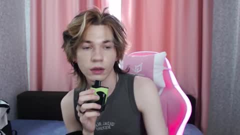 Snapshot of evan_reinhart chatting on 09.26.25 evan_reinhart online show from 09.26.25