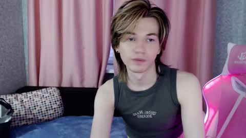 Snapshot of evan_reinhart chatting on 10.01.25 evan_reinhart online show from 10.01.25